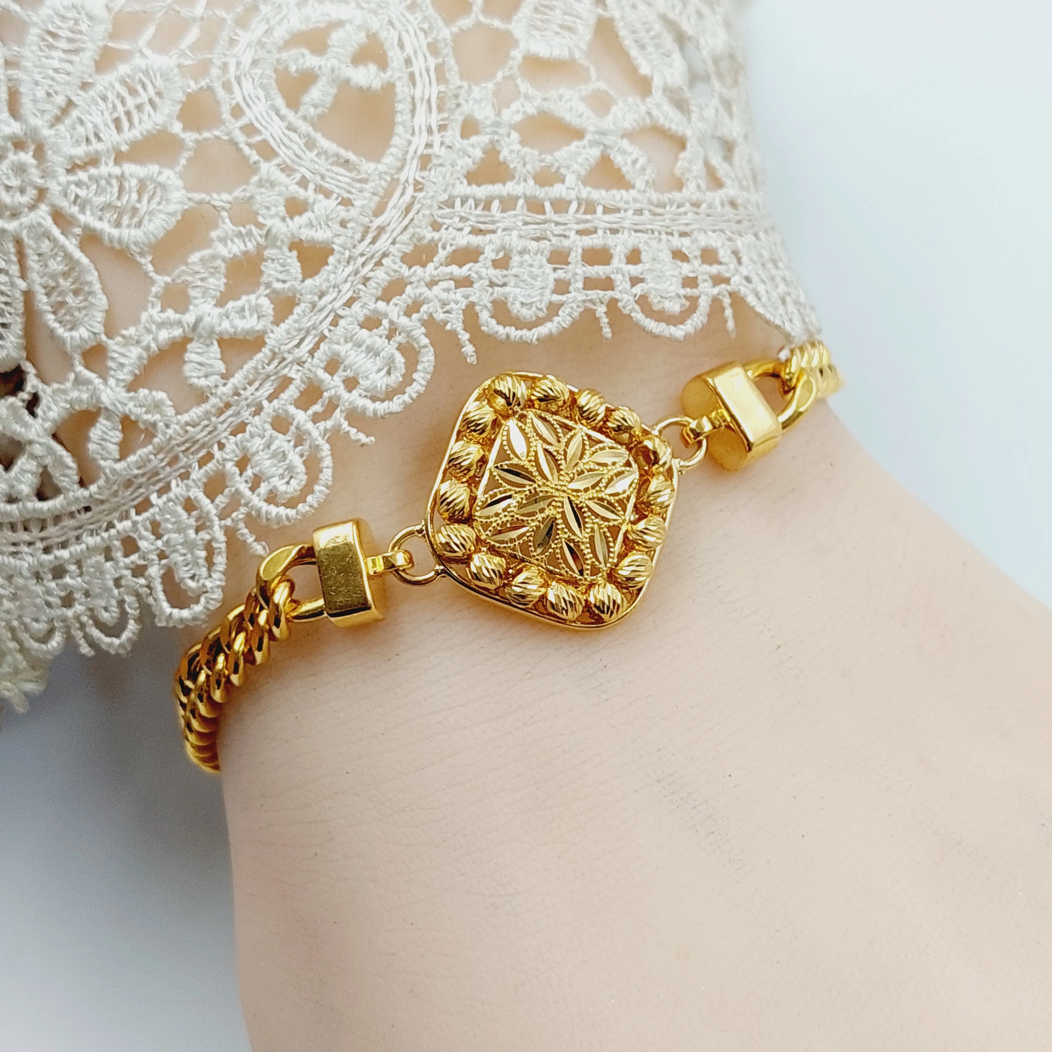 Balls Leaf Bracelet